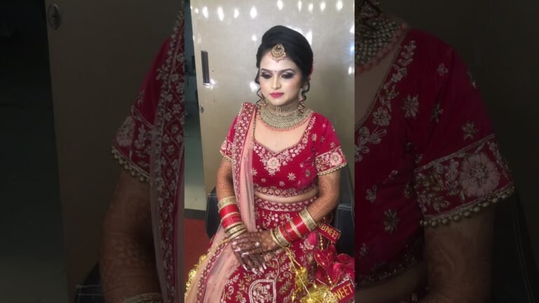 Best bridal makeup artist in delhi Mona Jaiswal at Monashmakeovers for booking or academy 9999442966