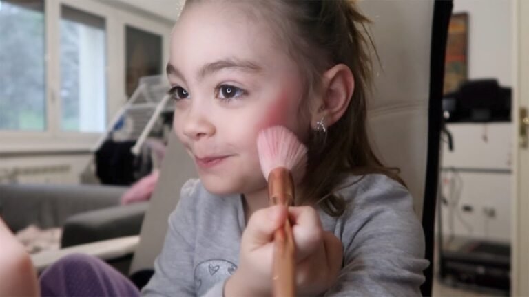 LARA E' DIVENTATA UNA MAKE-UP ARTIST BRAVISSIMA!