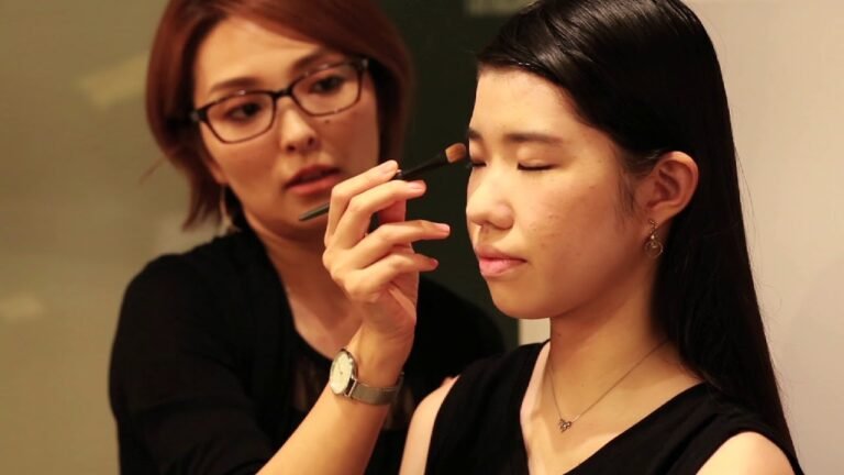 Make-up Demonstration with Professional Make-up Artist, Reina