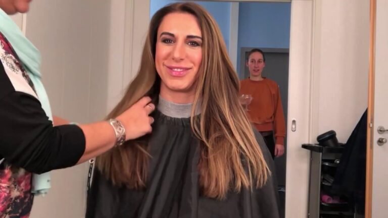 Professional Make Up Artist. Zadiel in der Maske vor der Show. Getting ready for show