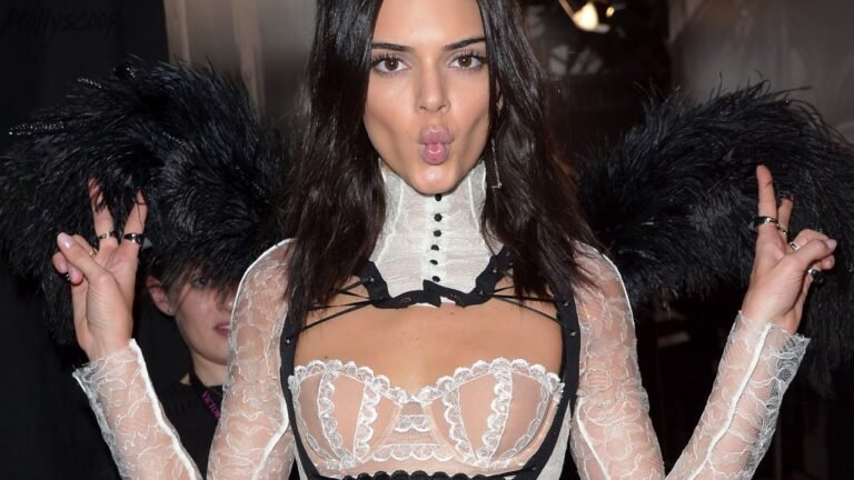 Kendall Jenner SNUBBED During 2016 Victoria's Secret Fashion Show