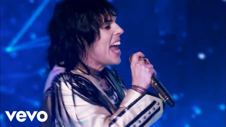 The Struts – Body Talks (Live From The Victoria’s Secret 2018 Fashion Show)