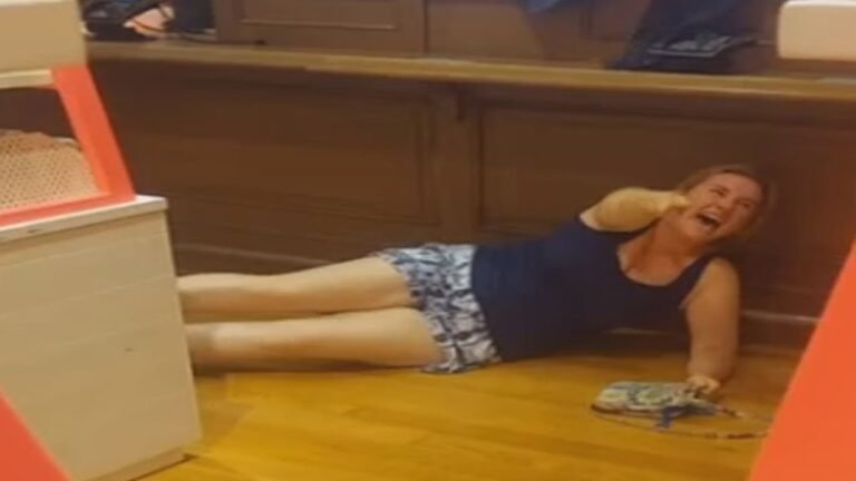 Karen At Victoria's Secret