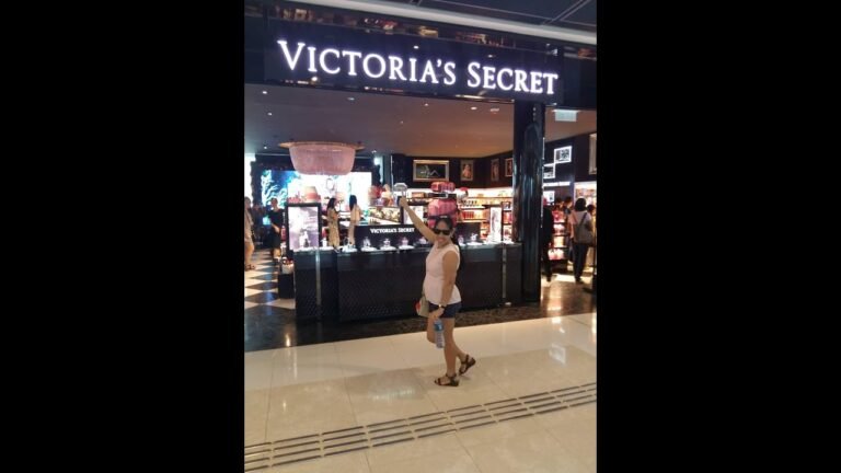 My VLOGS  Raid @ Victoria Secret shops VENETIAN Macau ♥CHINA