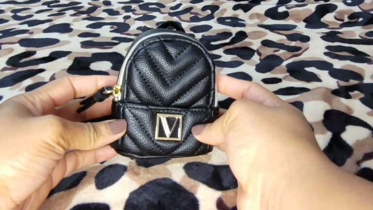 Victoria's Secret Backpack Keychain|What fits|Moknowsbeauty