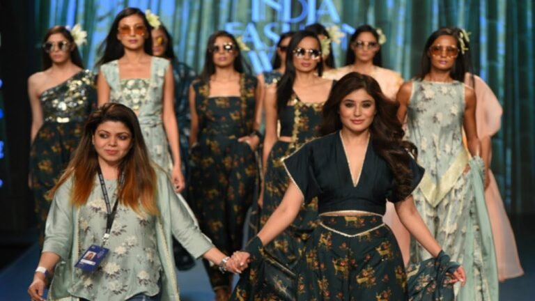 17 17 by Simmi Saboo | Fall/Winter 2019/20 | India Fashion Week