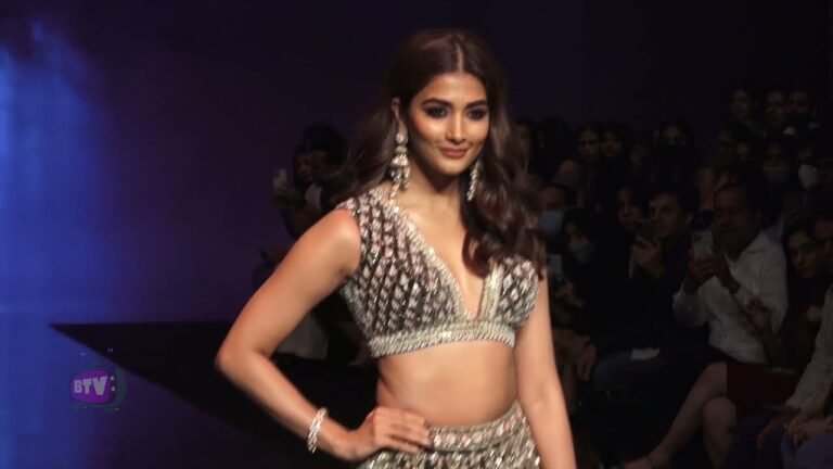 Pooja Hegde  STYLISH Ramp Walk – Bombay Fashion Week 2021