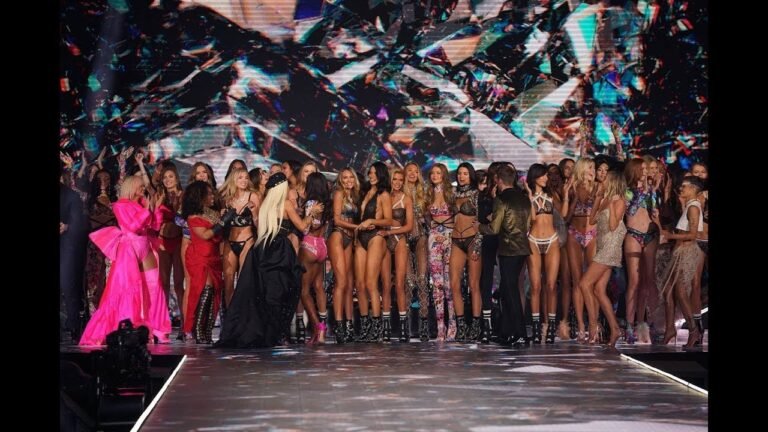 All Victoria's Secret Angels Runway-end Pose 2018