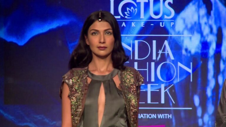 Kommal Sood Lotus Make UP India Fashion Week AW : 2019 Runway   : Light Magic