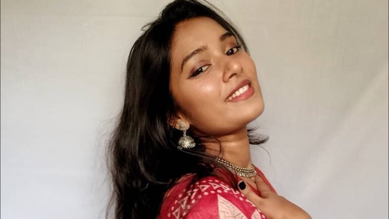 dash of desi 🤌✨             #shorts #indian #fashion #saree