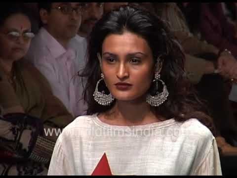 Indian designer Sabyasachi's models walk the ramp at Lakme Fashion show in 2007