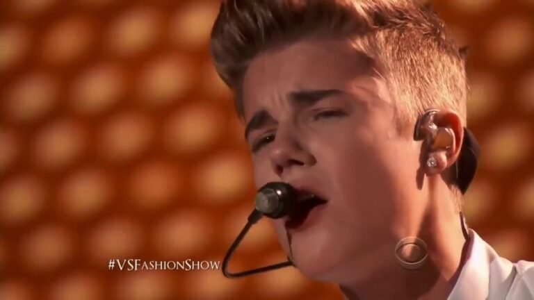 Victoria Secret 2012: Justin Bieber – Beauty and a Beat/ As long as you love me LIVE/HD