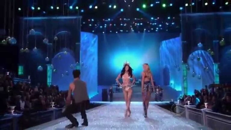 Maroon 5 – Moves Like Jagger at Victoria's Secret Fashion Show