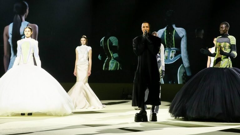 Balmain Fall/Winter 2022 Fashion Show