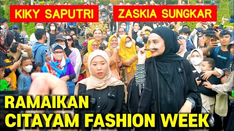 KIKY SAPUTRI DAN ZASKIA SUNGKAR CATWALK DI CITAYAM FASHION WEEK DUKUH ATAS