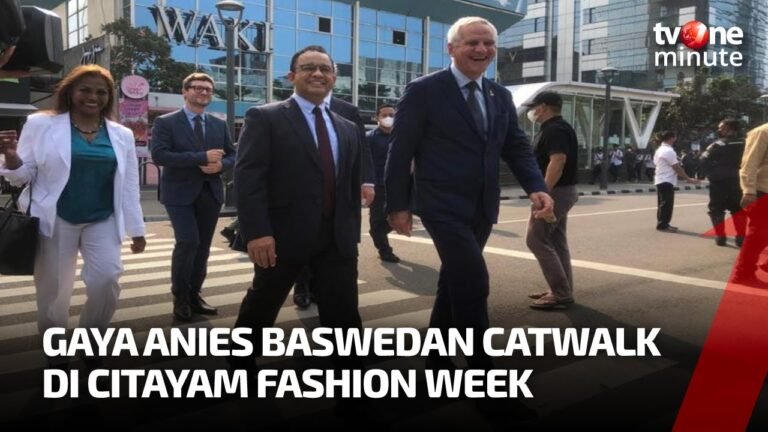 Anies Baswedan Jajal Catwalk di Citayam Fashion Week | tvOne Minute