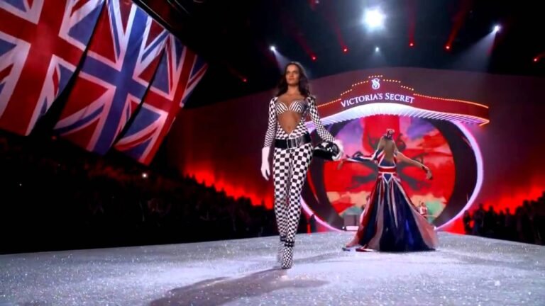 Victoria's Secret Fashion Show 2013 "British Invasion"