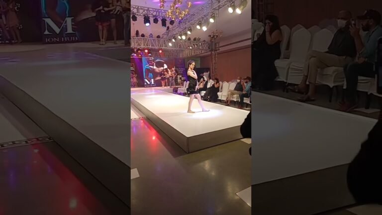 hot Indian fashion show 🔥😍#short