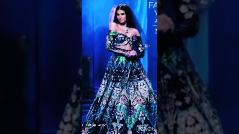 tara sutaria Lakme fashion week 2022 ramp walk video